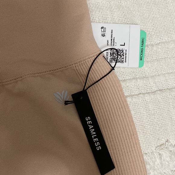 NWT forever 21 biker shorts - Picture 2 of 5